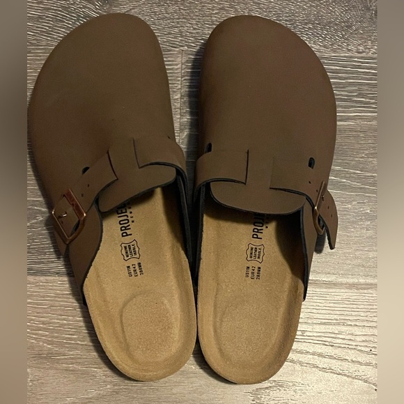 NWOT: PROJECT CLOUD Brown Slip-On Clogs with Buckle Size 11 - Picture 3 of 4